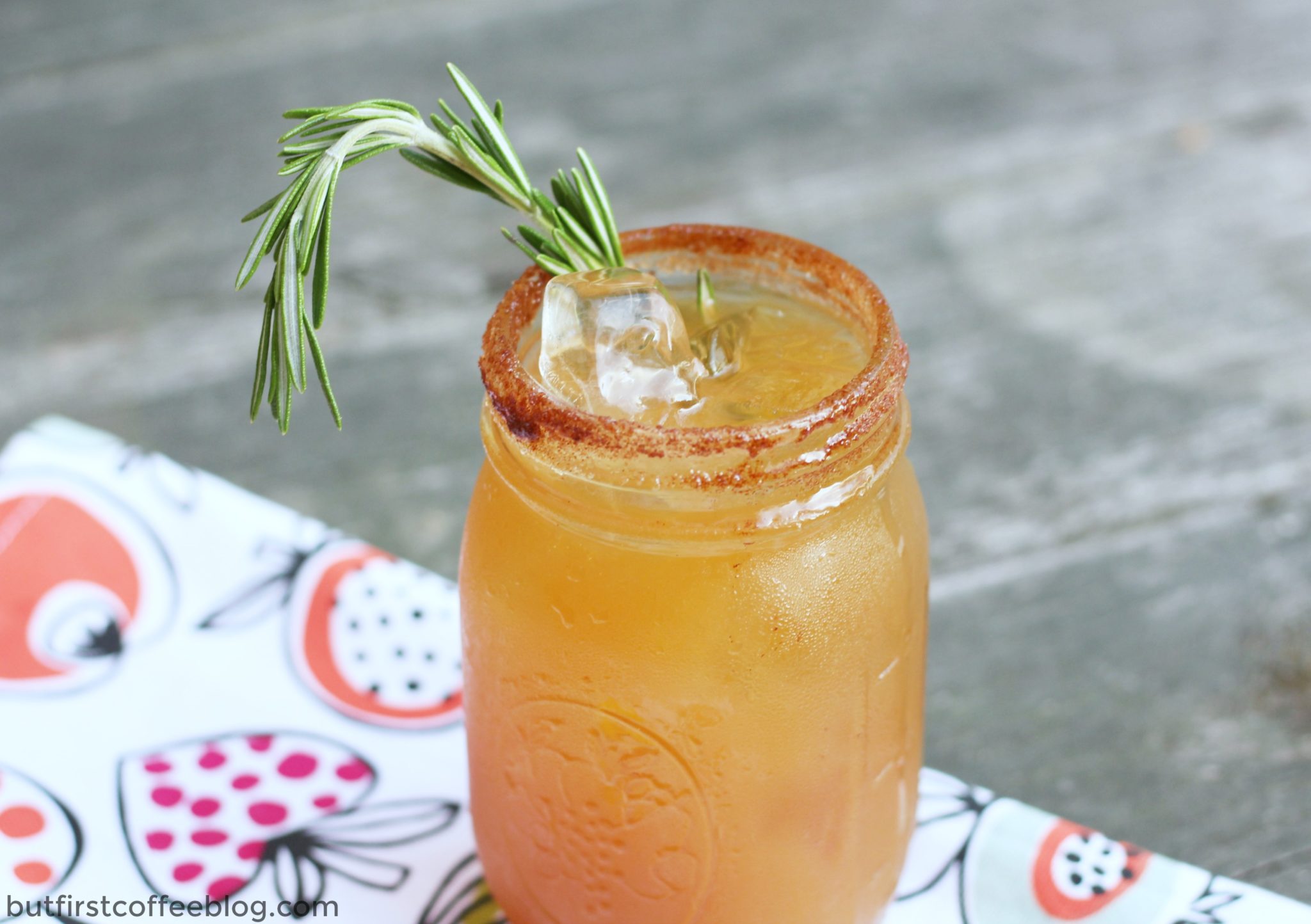 apple-cider-cocktail-for-fall
